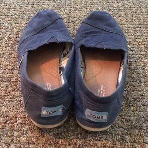 Navy blue toms